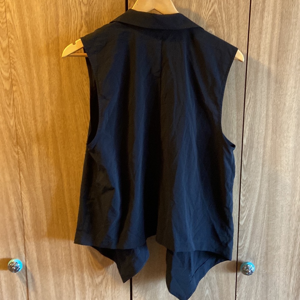 Vest - Picture 3 of 3
